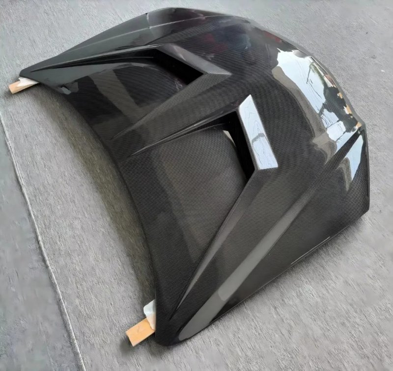 High Quality Fast Delivery Whole Sale Price Dry Carbon Fiber 1016 Hood Body Kits for  URUS